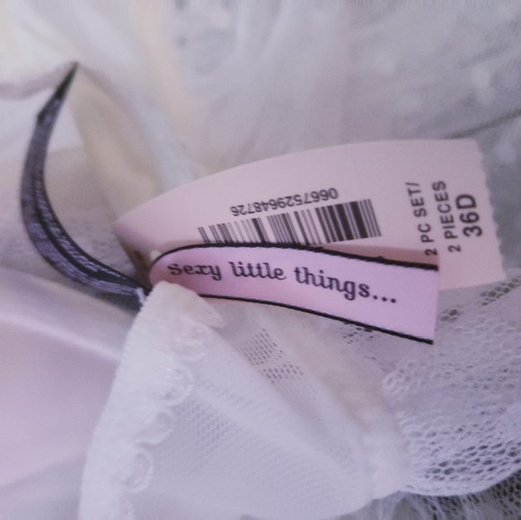 NWT VICTORIA'S SECRET  NEGLIGEE 36D - Picture 6 of 6